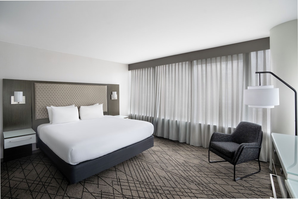 جناح بسرير كينج بغرفة نوم واحدة مع أريكة، Hyatt Washington DC / Convention Center 2/7