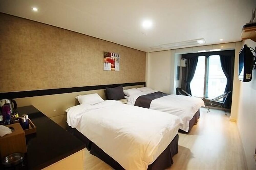 Dorcas Tourist Hostel 8/30