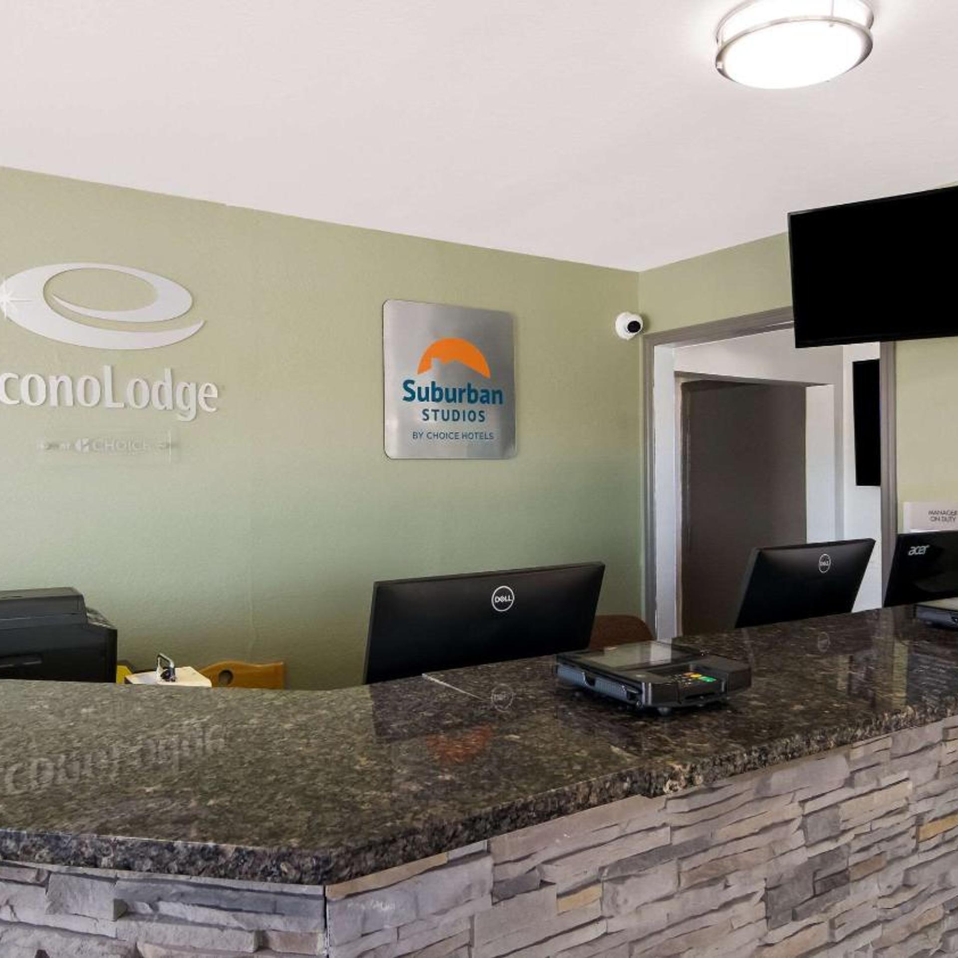 Econo Lodge Portage 29/40