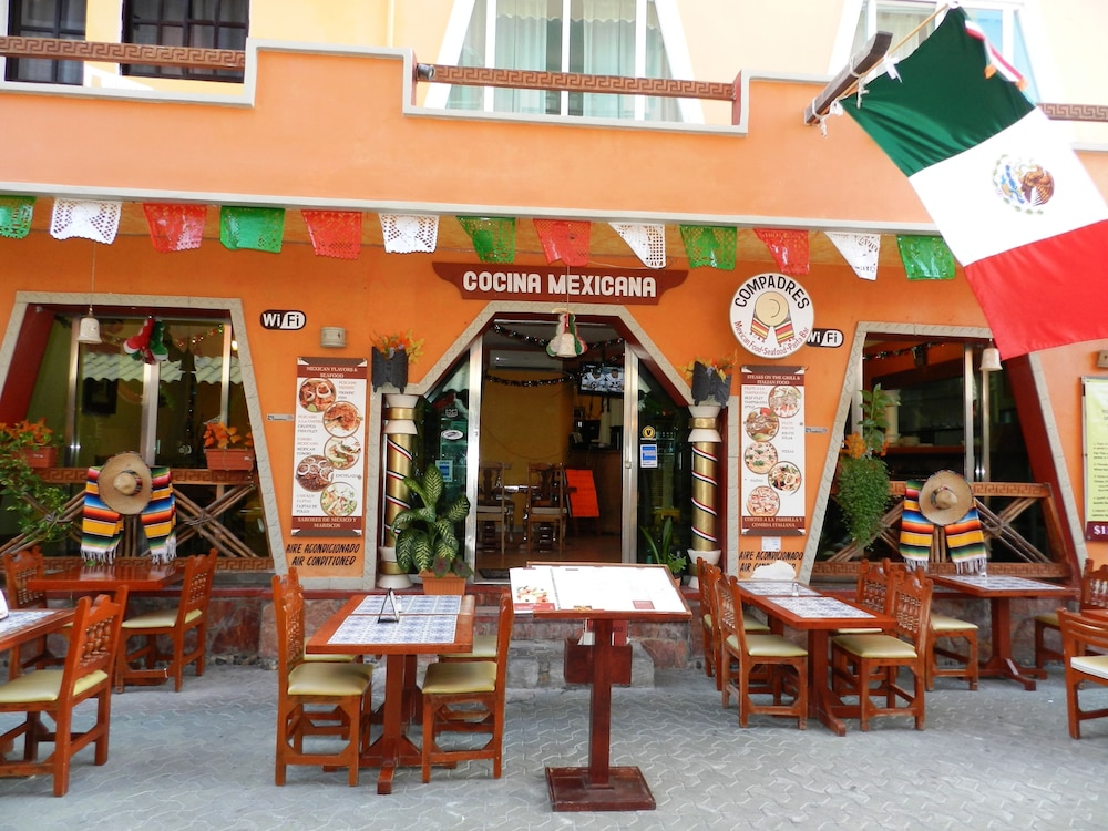 Hotel & Suites Bucaneros, Isla Mujeres 5/48