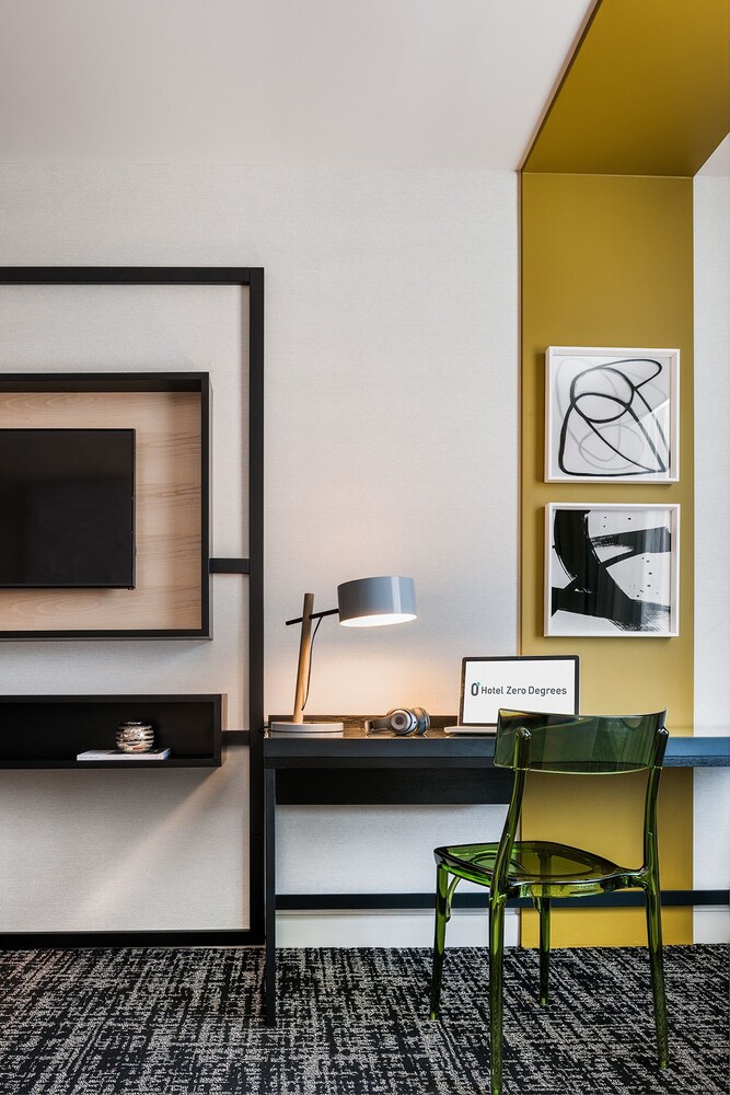 Hotel Zero Degrees Danbury 33/37
