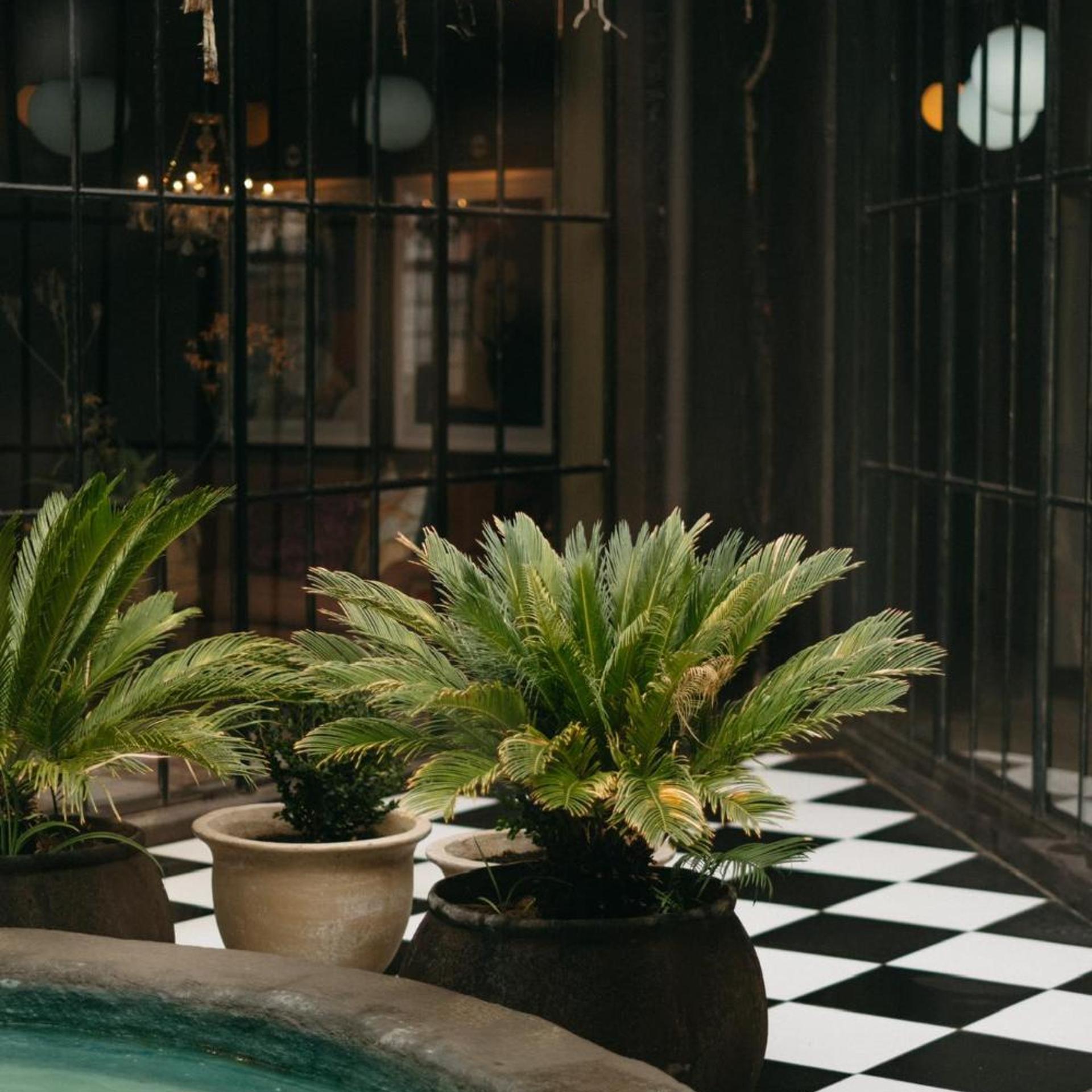 The Hanover Luxury Hotel 49/50