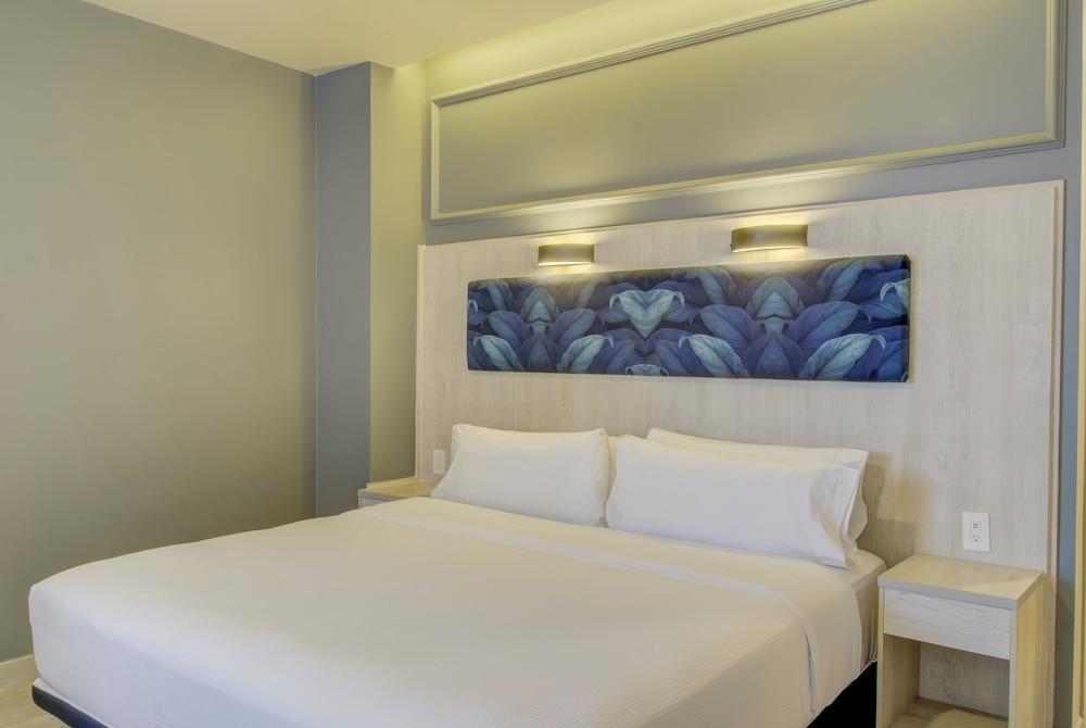 جناح بريميوم بسرير كينج