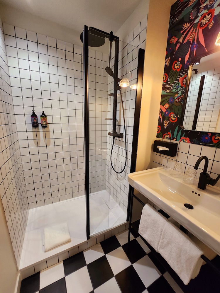 غرفة قياسية بسرير مزدوج، Labe Hotel 4/4