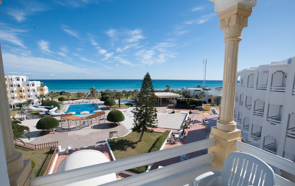 Thapsus Beach Resort 43/48