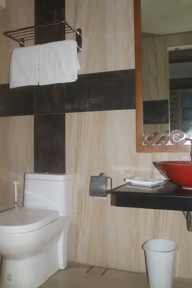 Hotel Ava Gil Puyat 49/56