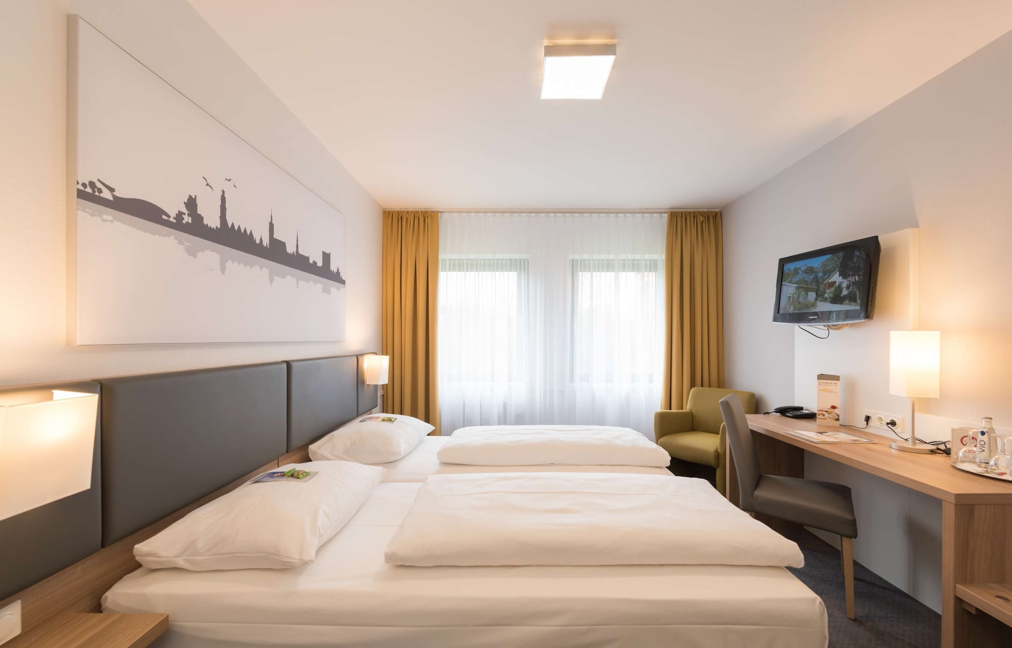 BUSINESS, DOUBLE BED