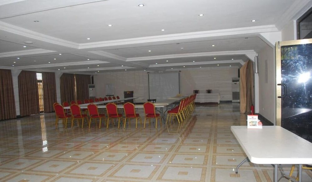 Ampomaah Hotel 33/45
