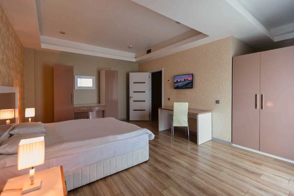 Hotel Diplomat Suites 17/44