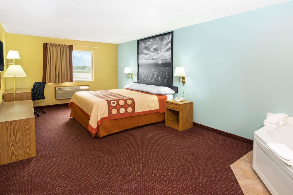 Super 8 by Wyndham Crete 7/27