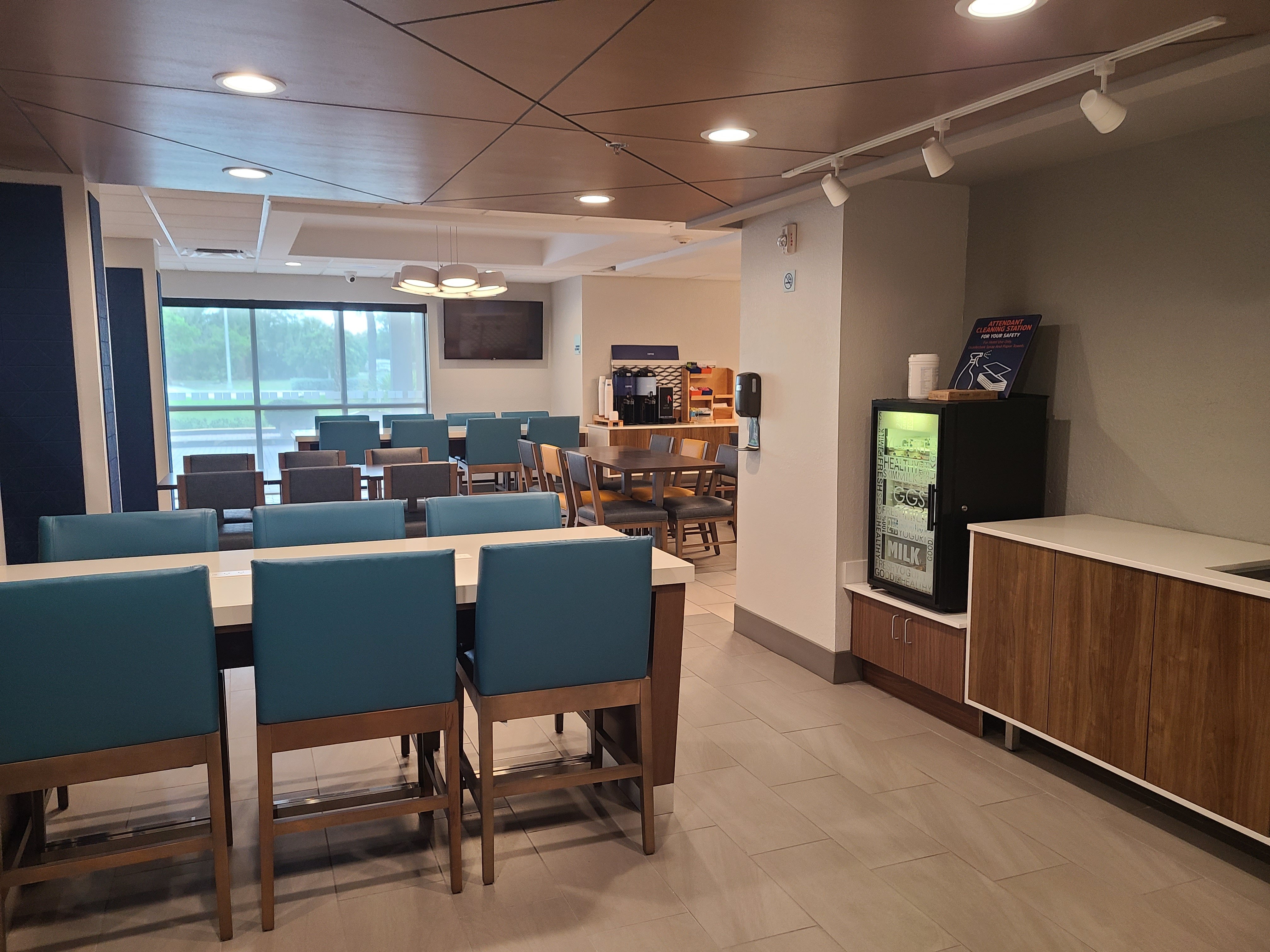 Holiday Inn Express Hotel Suites Ft Lauderdale N Exec Airport 67/76