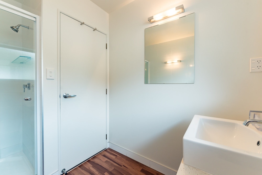 Sea Spray Suites 61/61