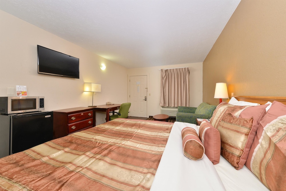 SUITE, KING BED