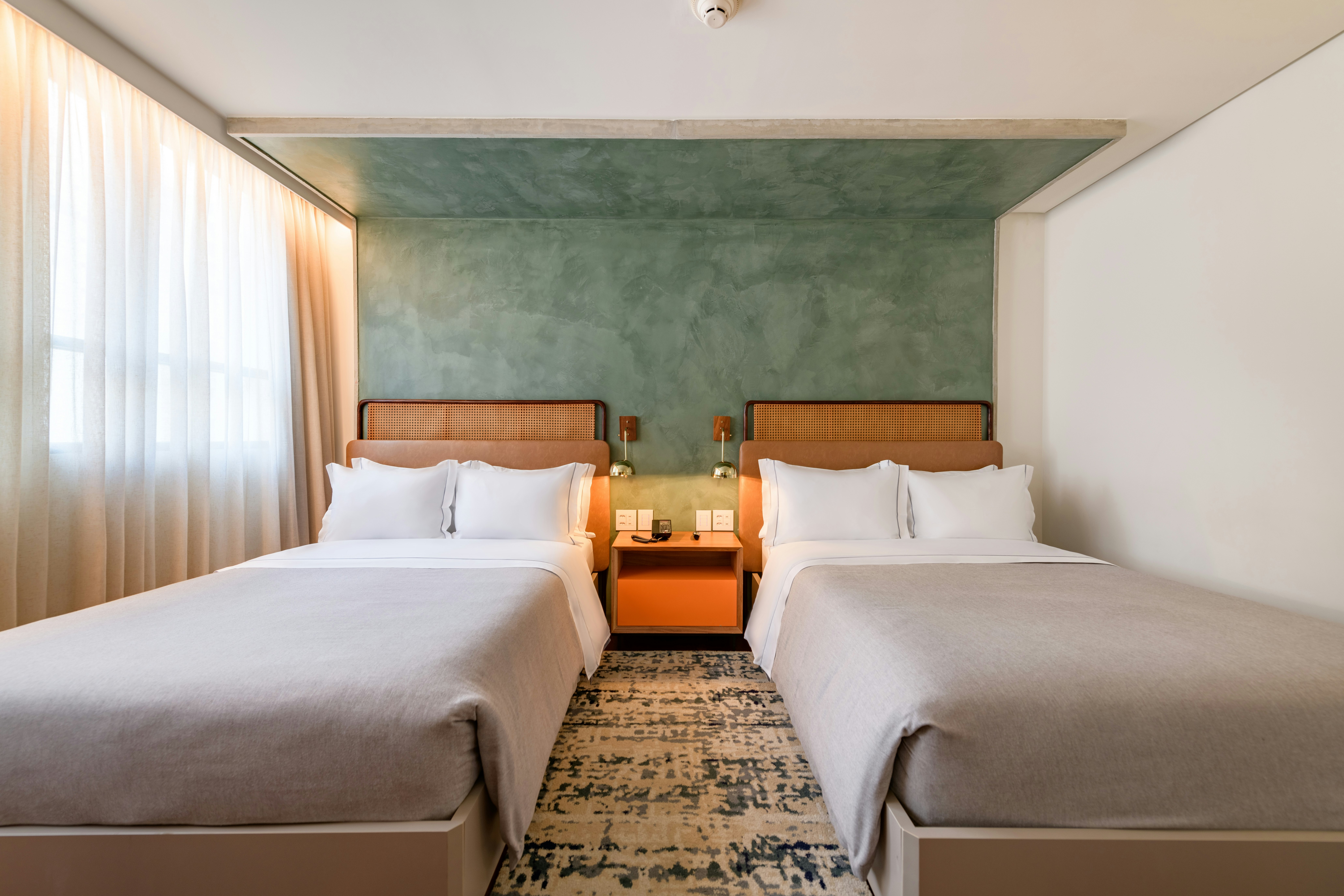 STANDARD, 2 DOUBLE BEDS