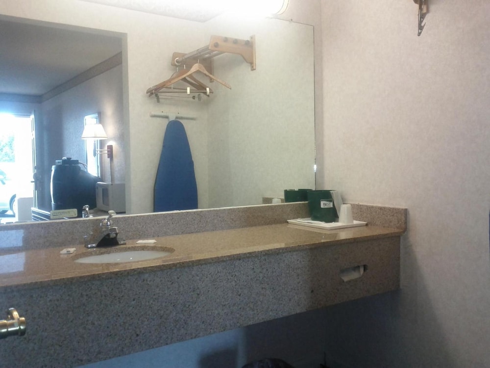 Econo Lodge Calhoun North Damascus 8/41