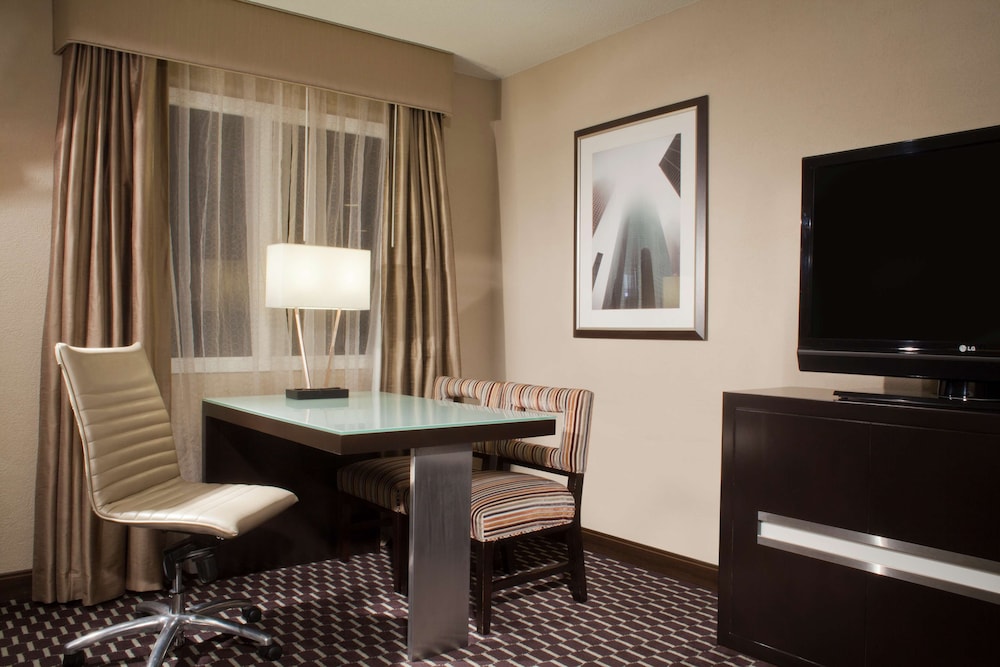 Embassy Suites Galleria 32/50