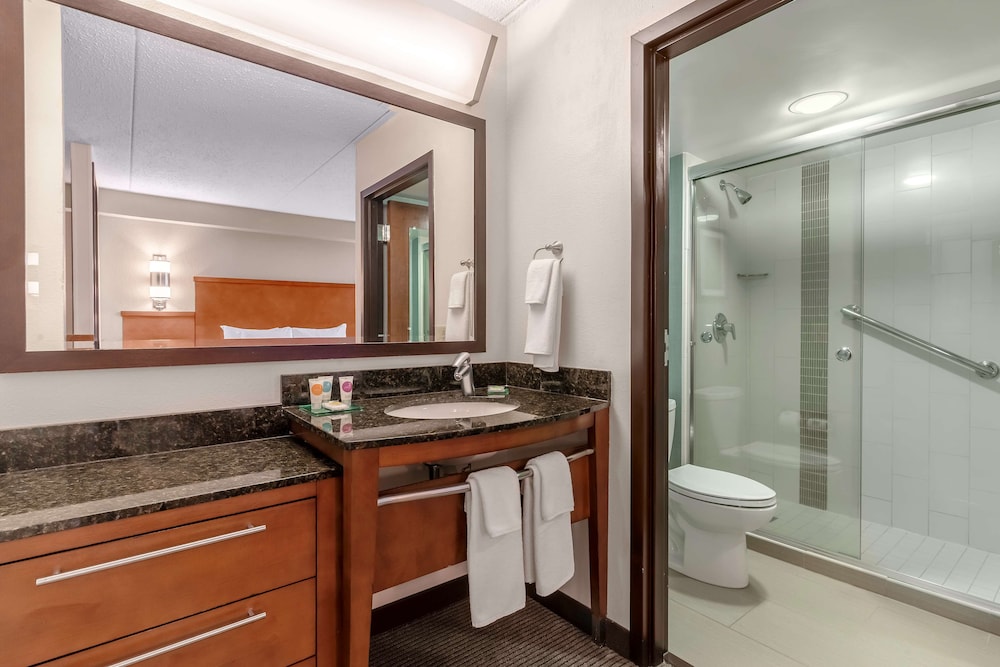 Hyatt Place Charlotte Airport / Billy Graham Parkway 10/65