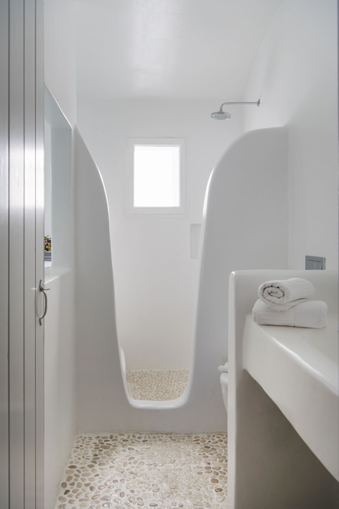 Zefi Hotel & Suites 73/75
