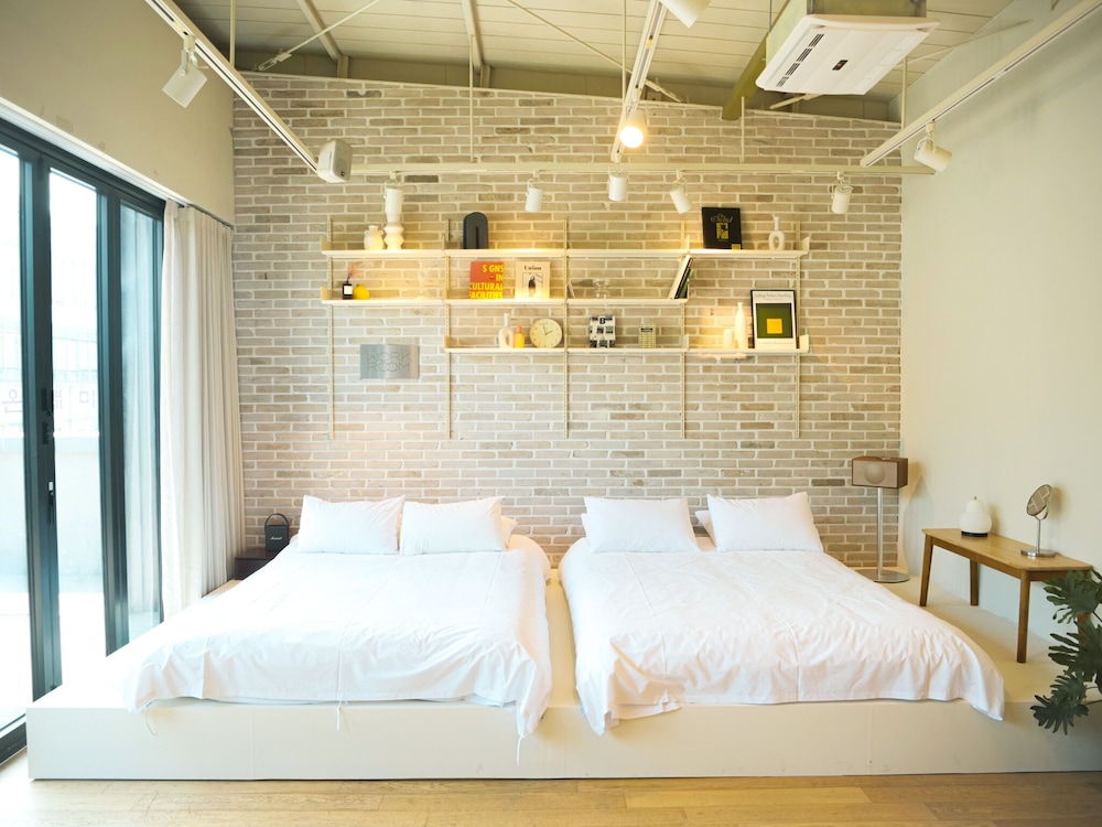 WEST, SUITE, TERRACE