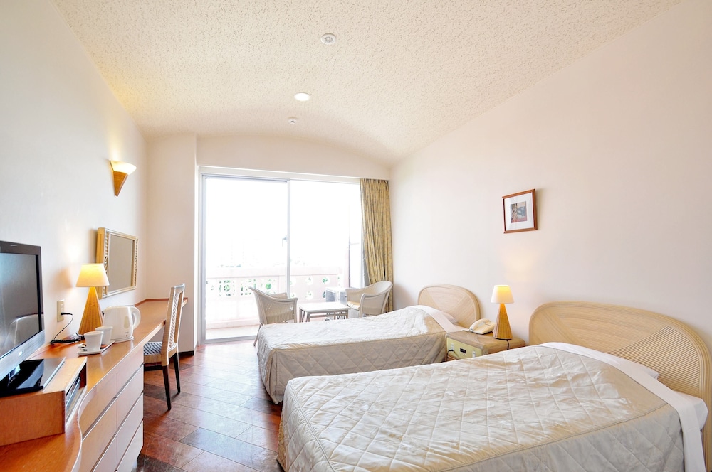 ROOM, TWIN BEDS