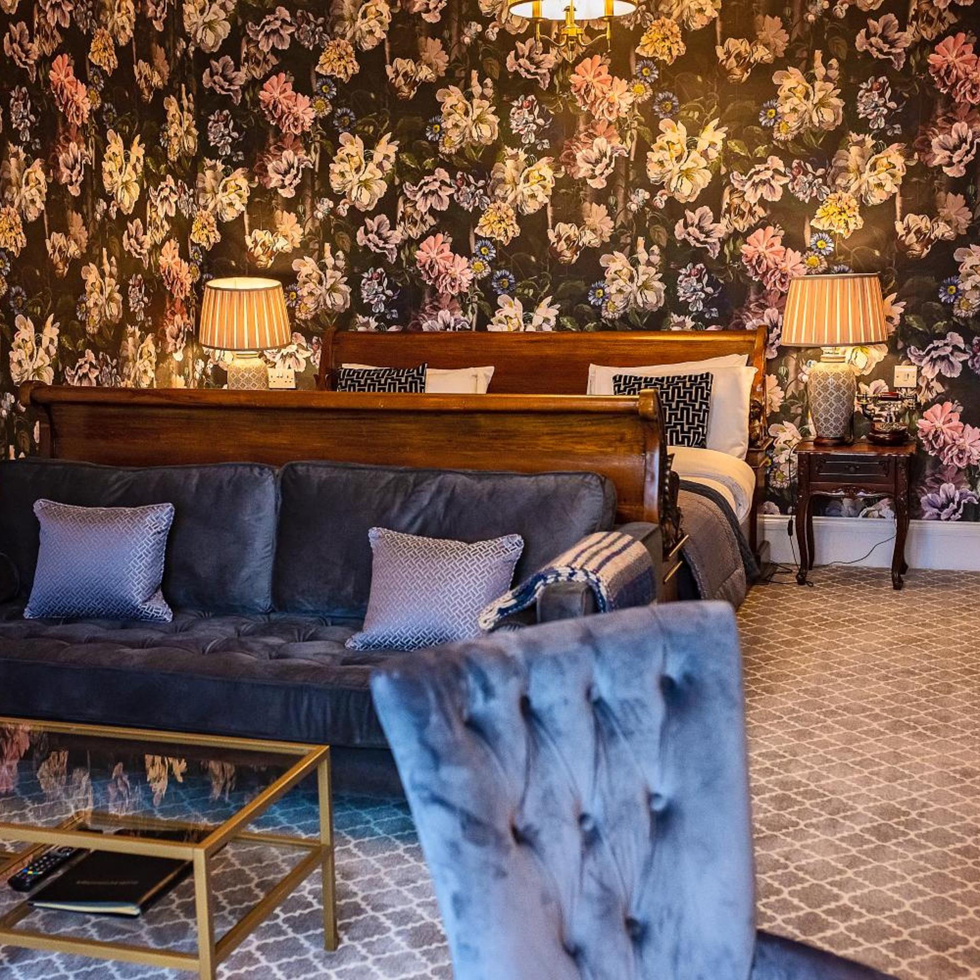 Glenesk Hotel 24/50