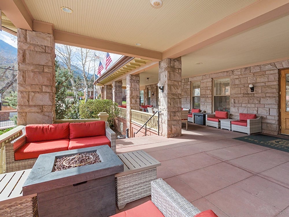Cliff House at Pikes Peak 10/73