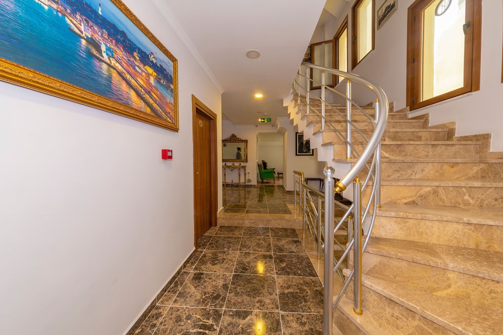Saint George Boutique House 36/66