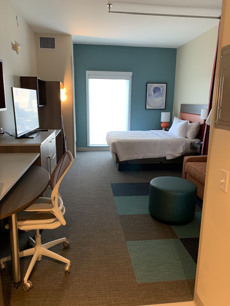 STUDIO, QUEEN BED