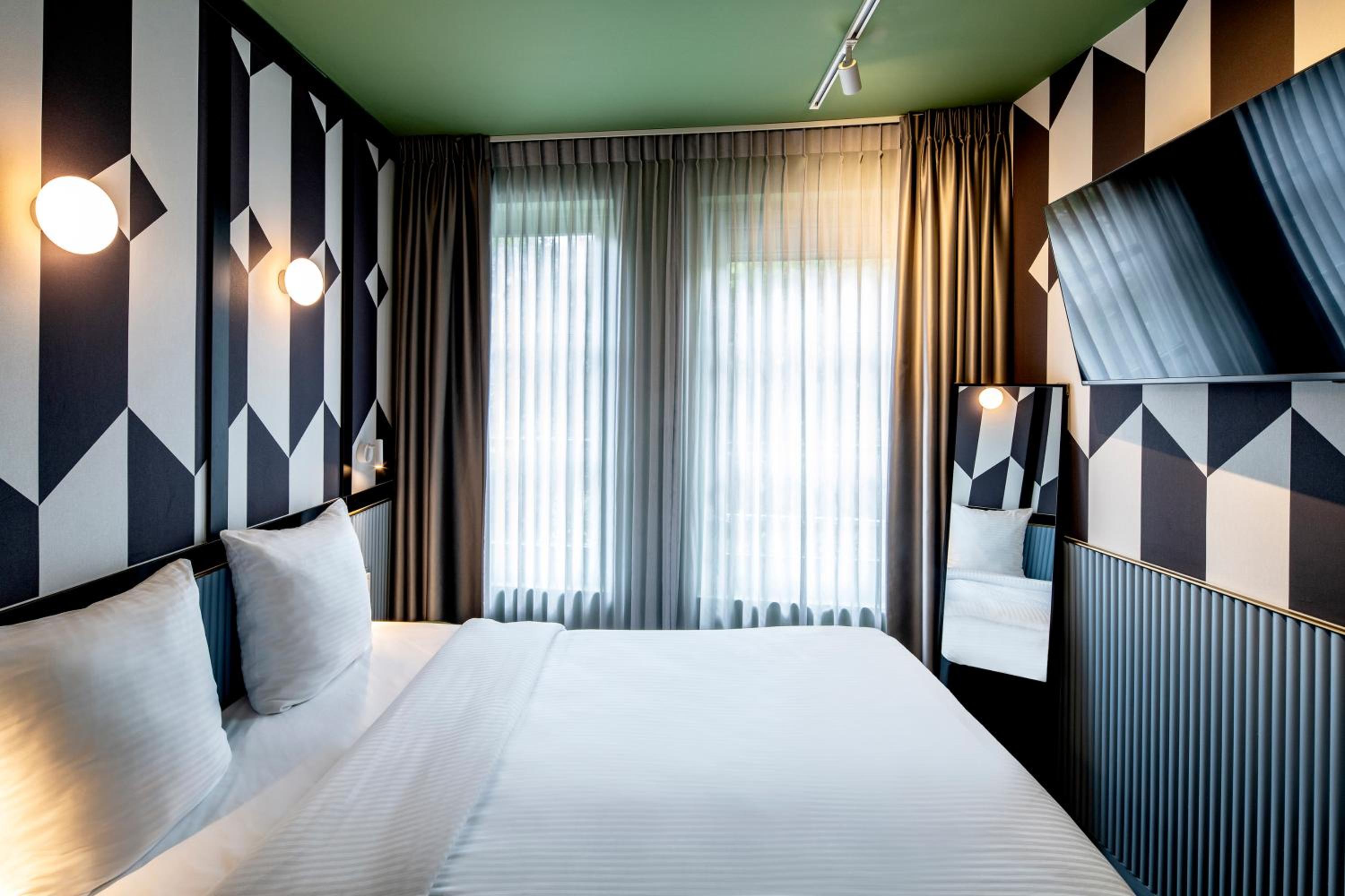Room, Double Bed