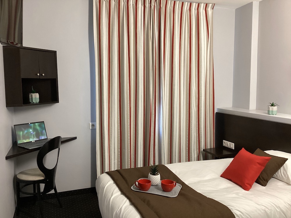 ROOM, SINGLE