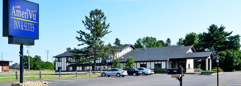 Super 8 by Wyndham Hayward WI 52/60
