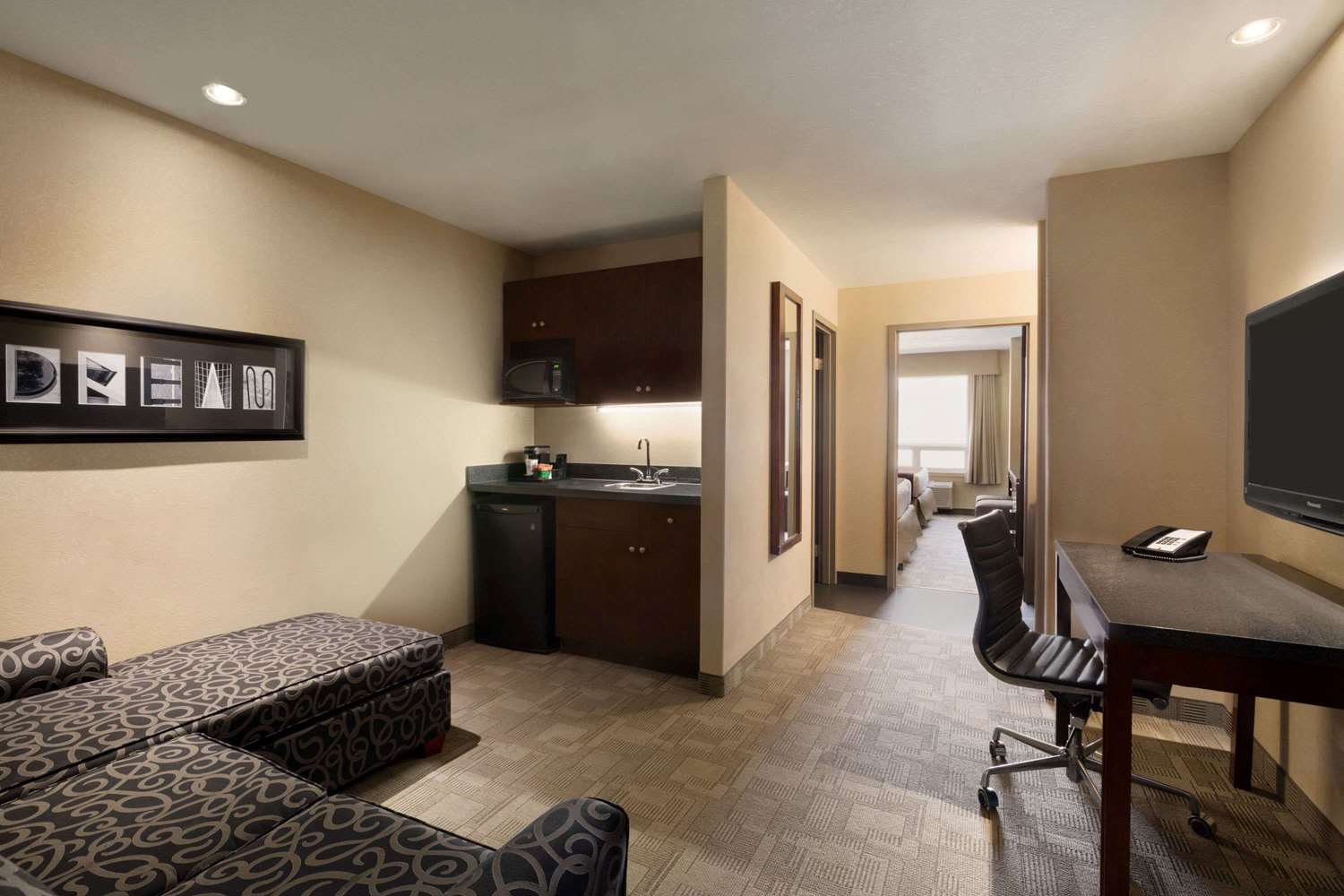 Days Inn by Wyndham Regina Airport West 34/53