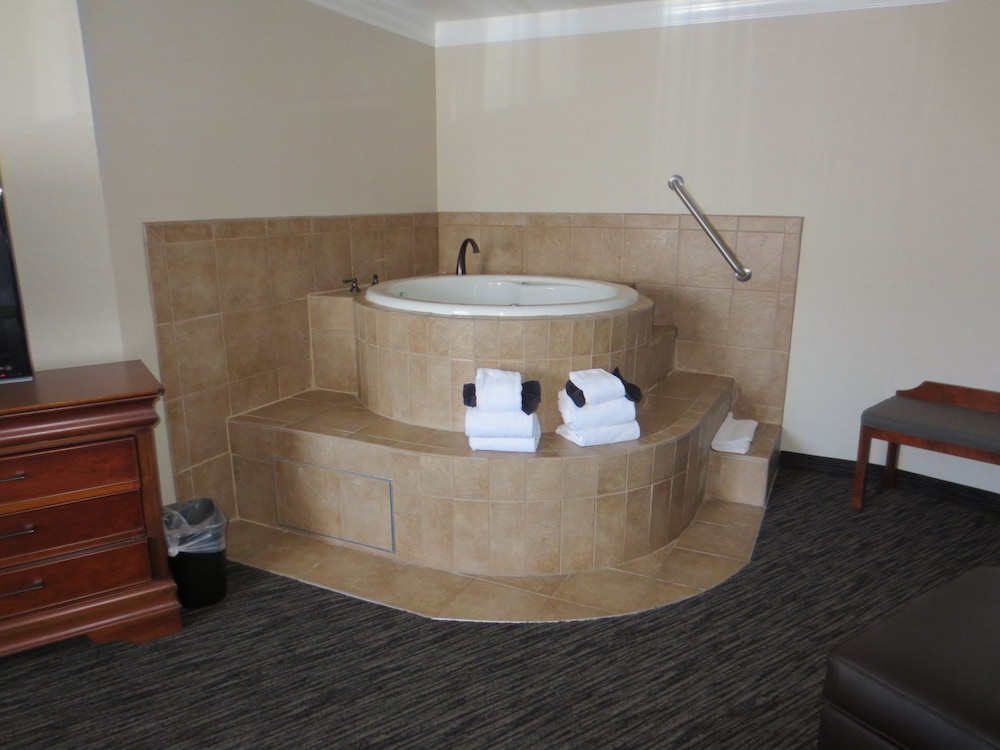 Best Western Plus Landmark Inn 13/38