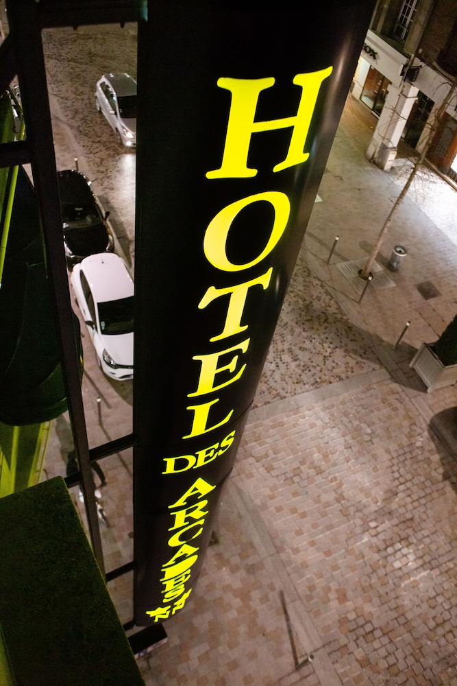 Hotel Des Arcades 27/50