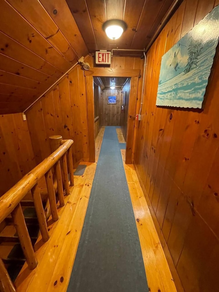Stonybrook Motel & Lodge 25/59