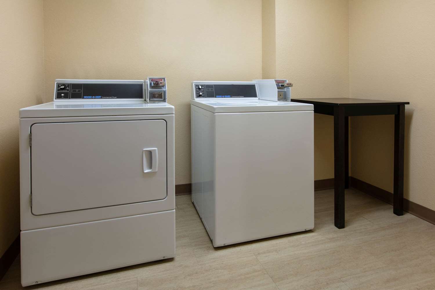 Days Inn And Suites By Wyndham Florence Jackson Area 6/50