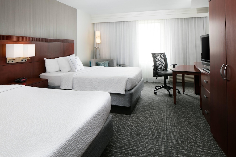 Courtyard Marriott Aksarben Village 11/50