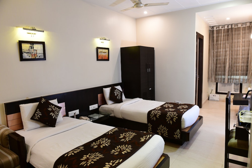 HOTEL RAVISHA CONTINENTAL 13/21