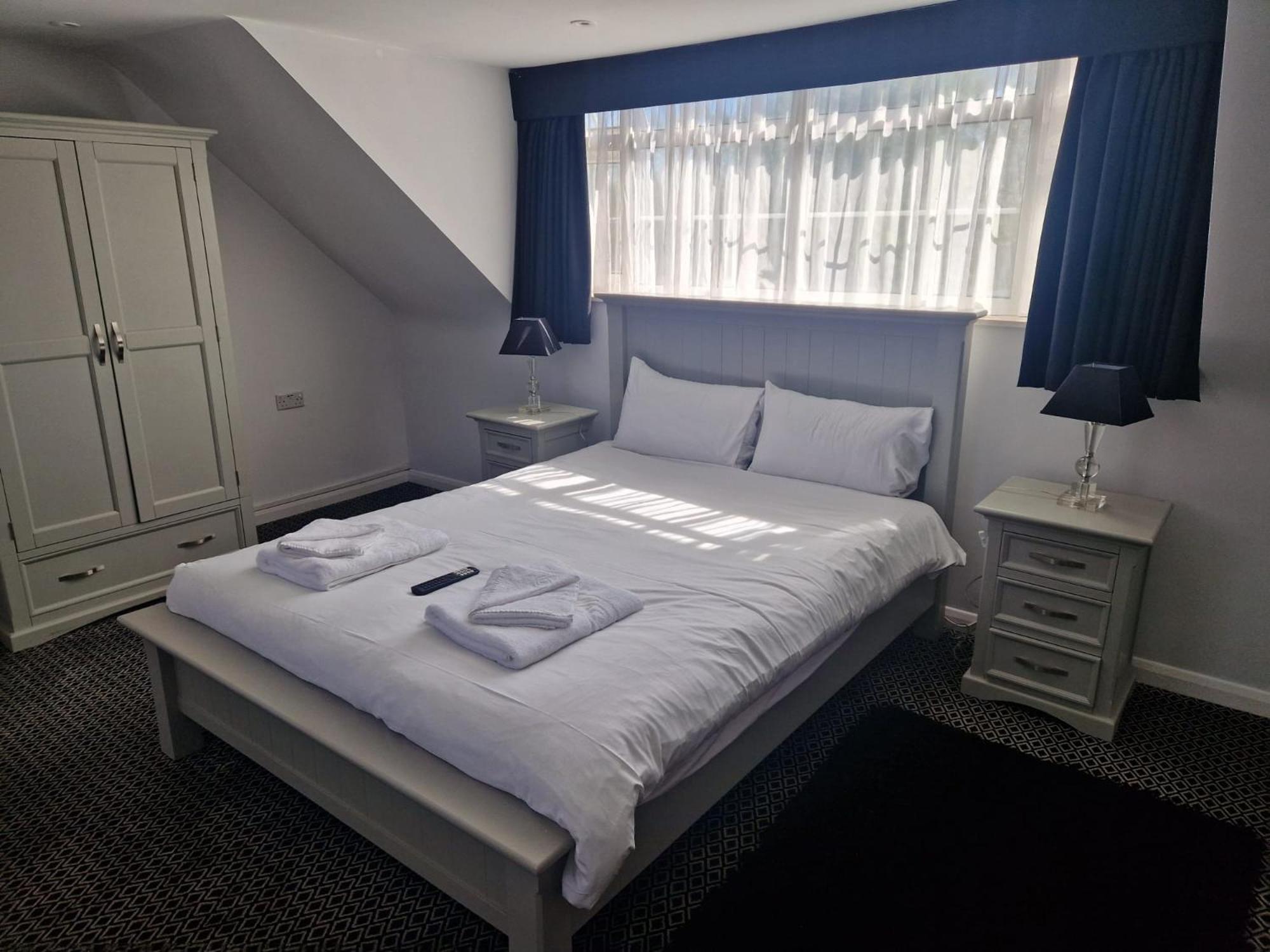 Deluxe, King Bed