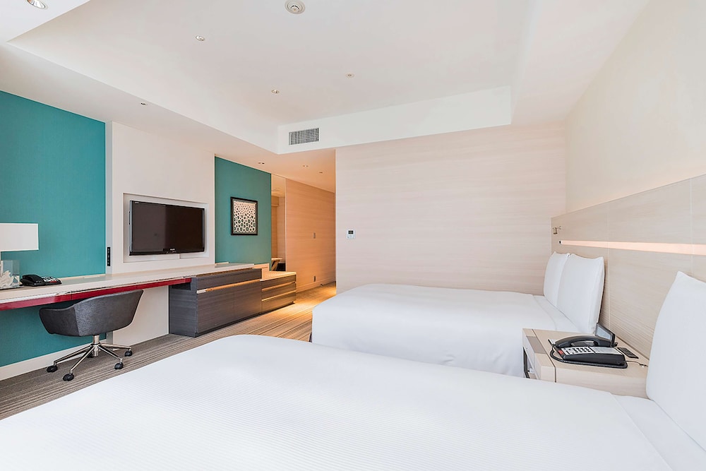 GUEST ROOM, TWIN BEDS, CITY VIEW