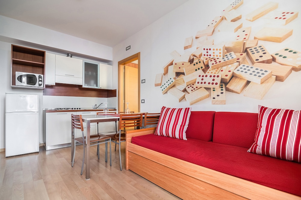 Domino Suite Hotel 30/50