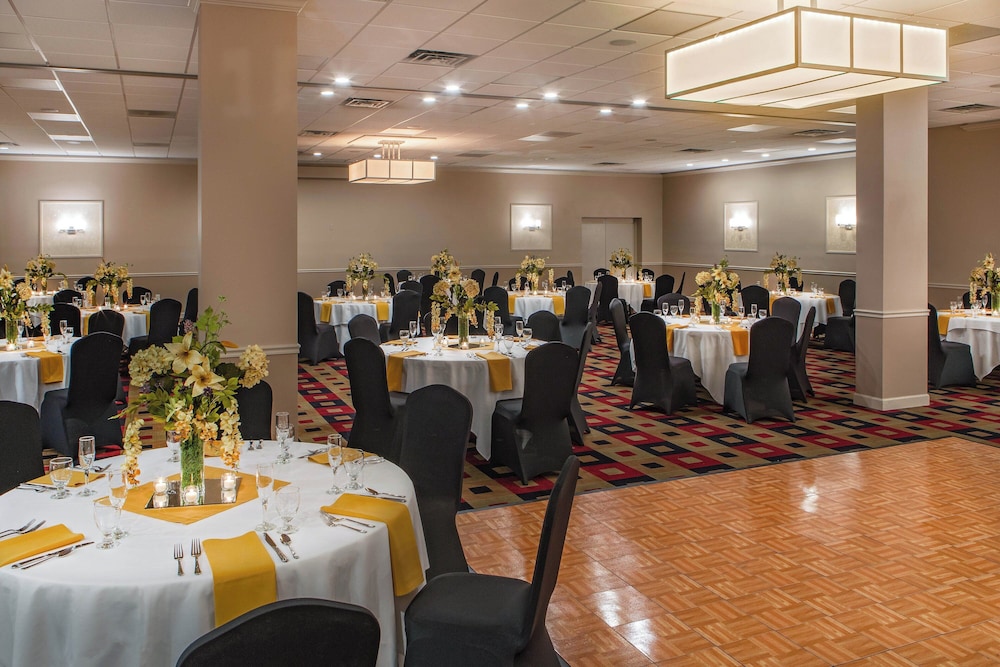 FOUR POINTS BY SHERATON KALAMAZOO 30/43