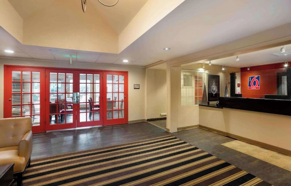 Studio 6 Extended Stay Fishkill Route 9 NY 7/57