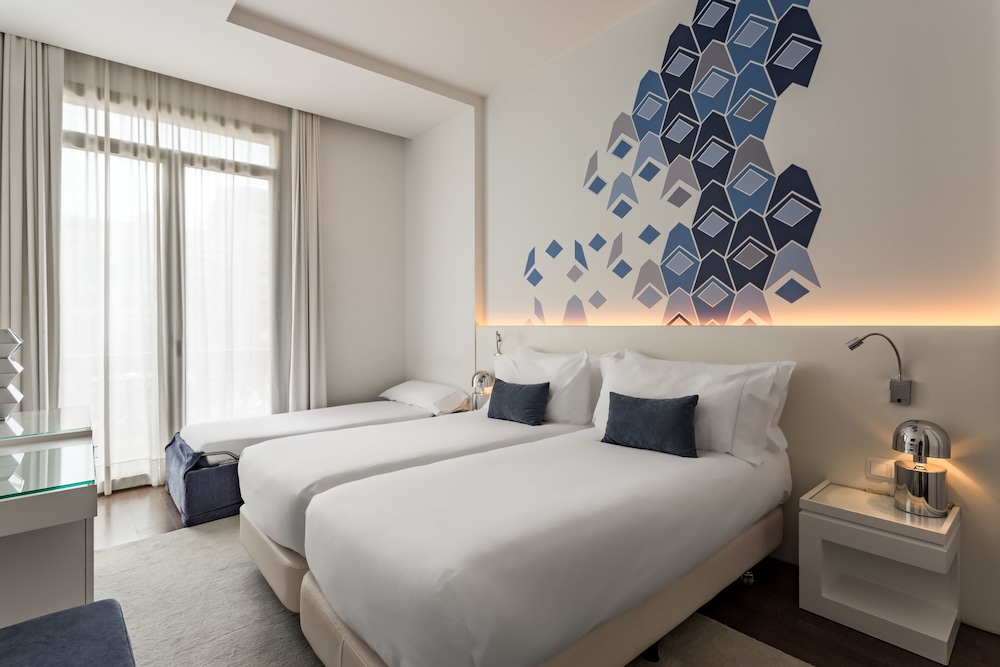 ROOM, DOUBLE OR TWIN BED, WITH EXTRA BED
