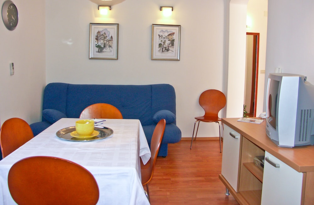 Villa Midea 8/50