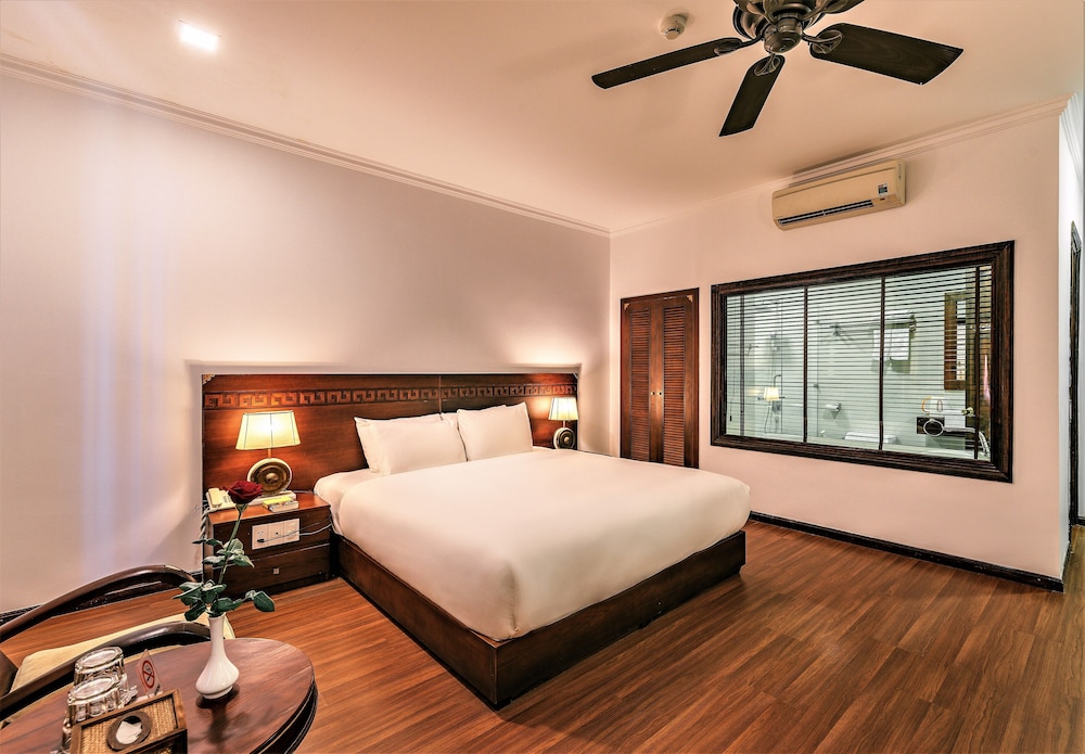 Chu Hotel 11/70