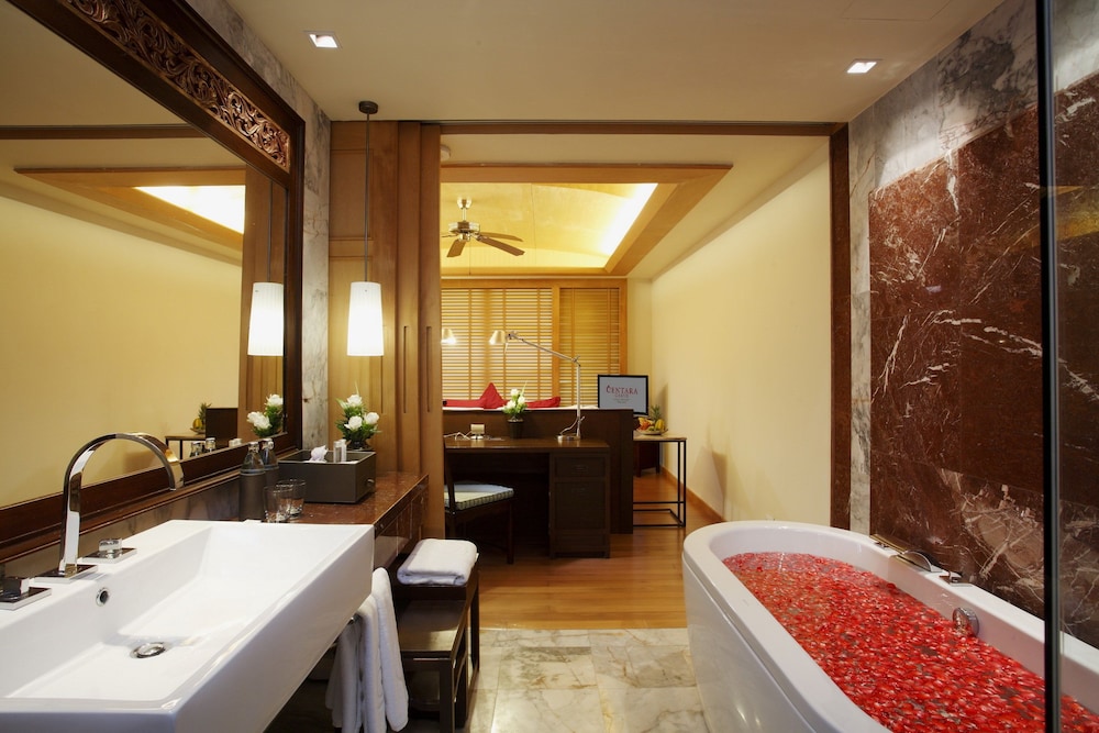 Centara Grand Beach Resort Phuket 26/85