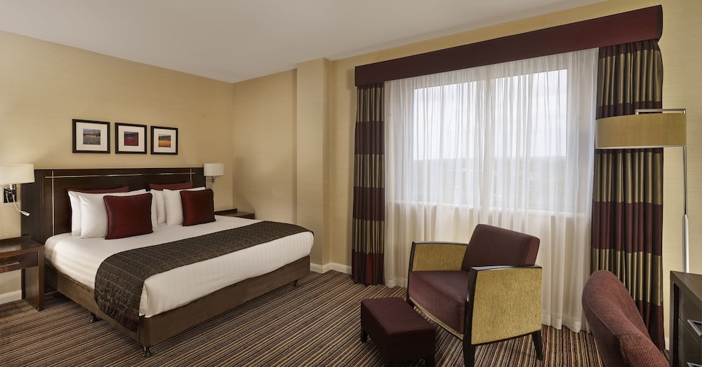Crowne Plaza London Gatwick Airport 23/83