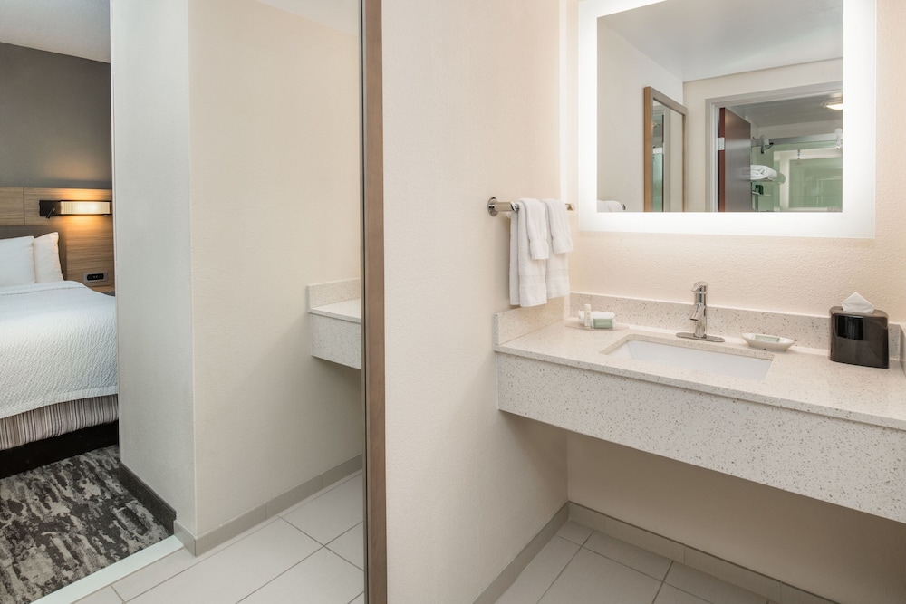 Suite, 2 Queen Beds, Trundle Bed, Executive Level, Accessible، Springhill Suites Seattle Downtown South Lake Union 3/3