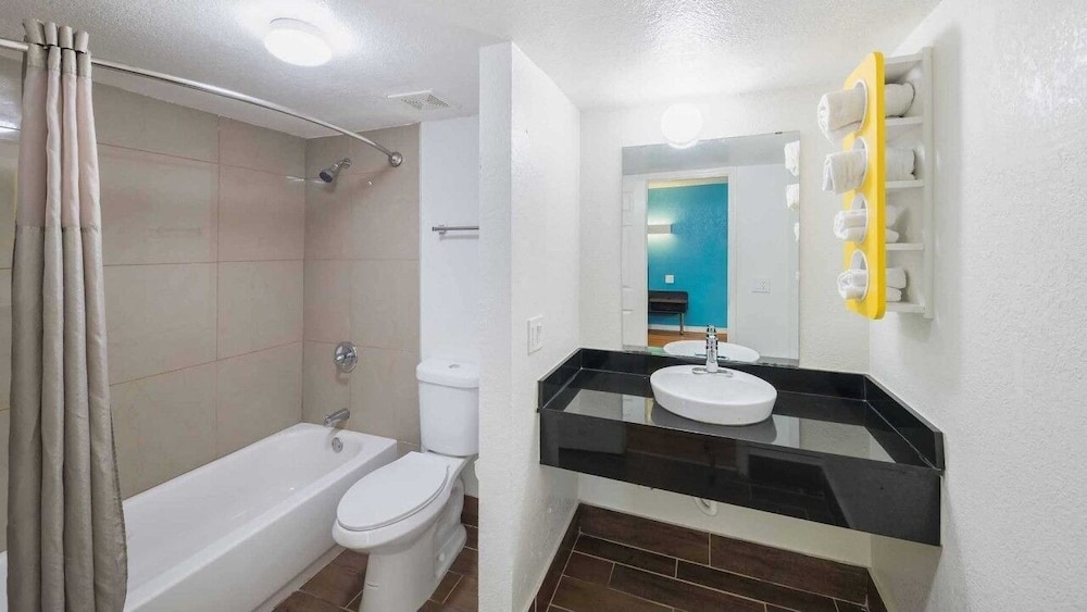 Motel6 Grand Prairie, TX - Interstate 30 48/51